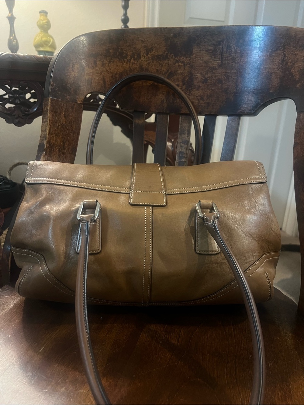 VINTAGE Coach Soho Hampton Flap Bag Tan Leather Large Buckle Satchel 9550 Y2K - Picture 2 of 6